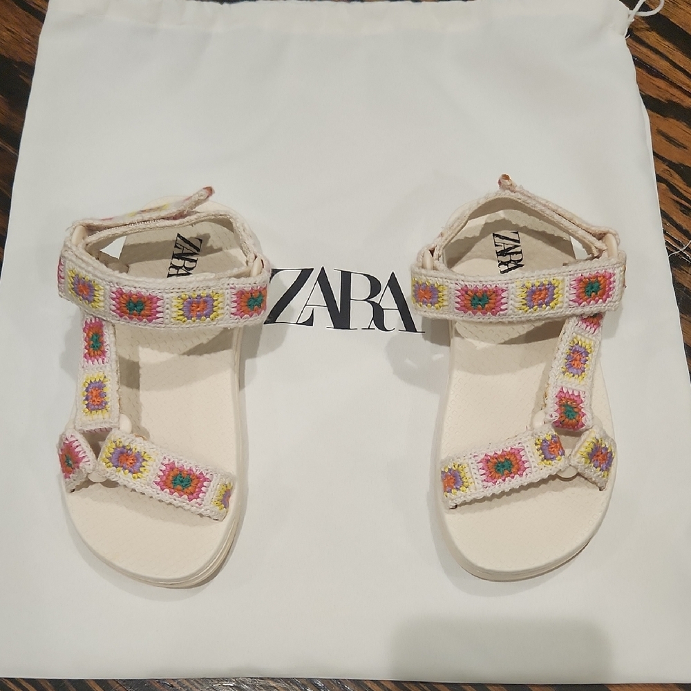 Girls Zara Crochet Accent Sandals Size 29